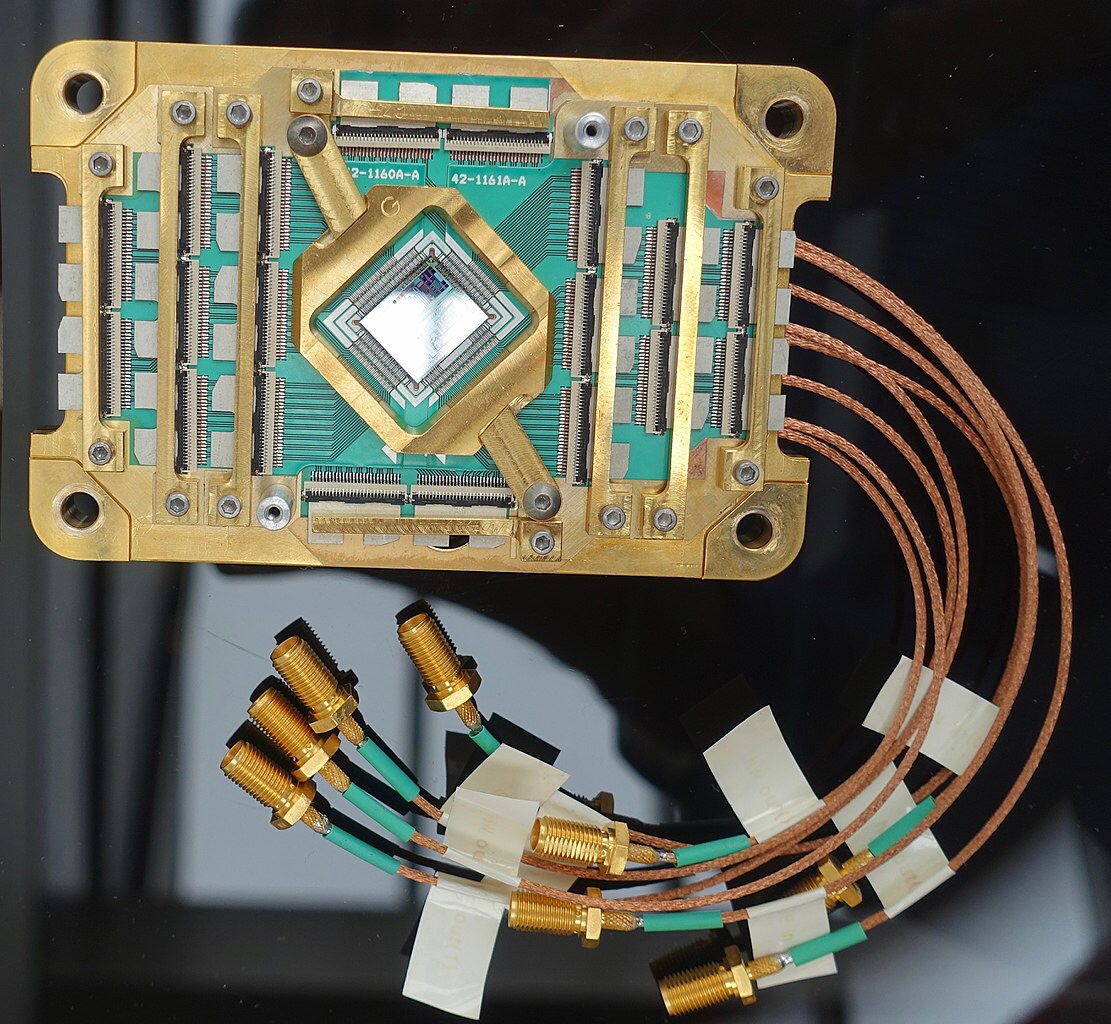 Bringing digital quantum simulations under control