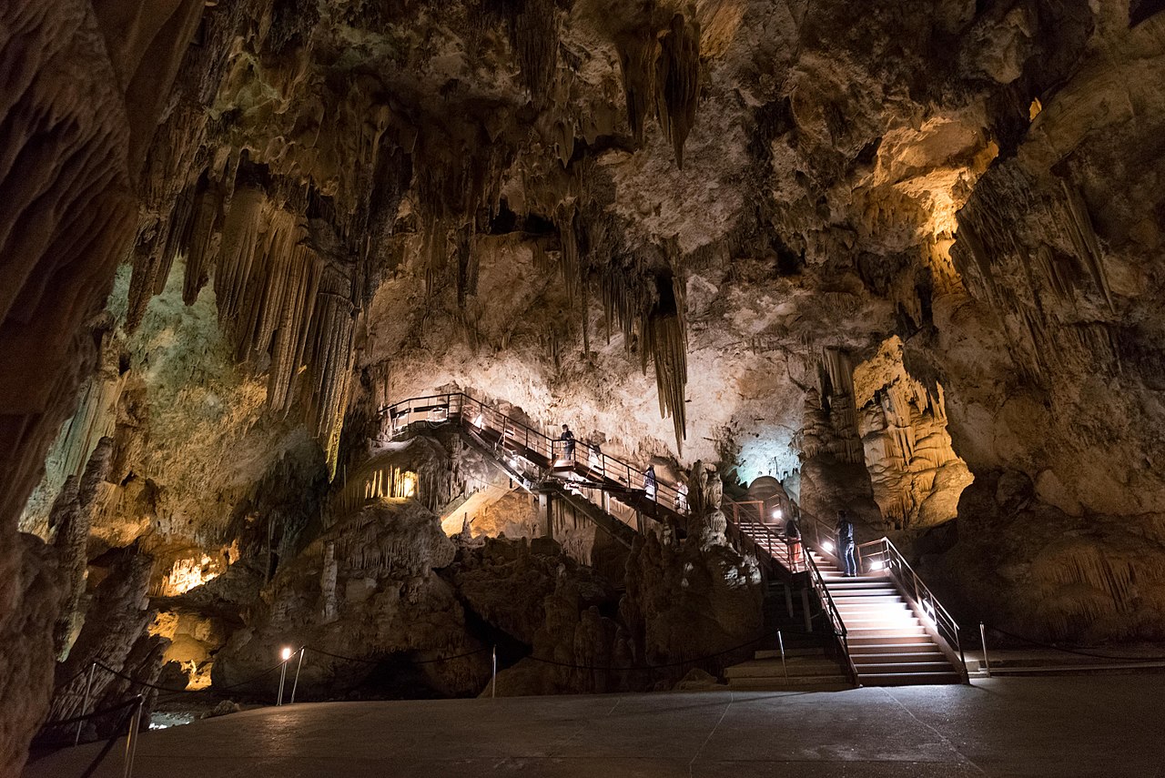 There are discrepancies in Nerja cave painting dates