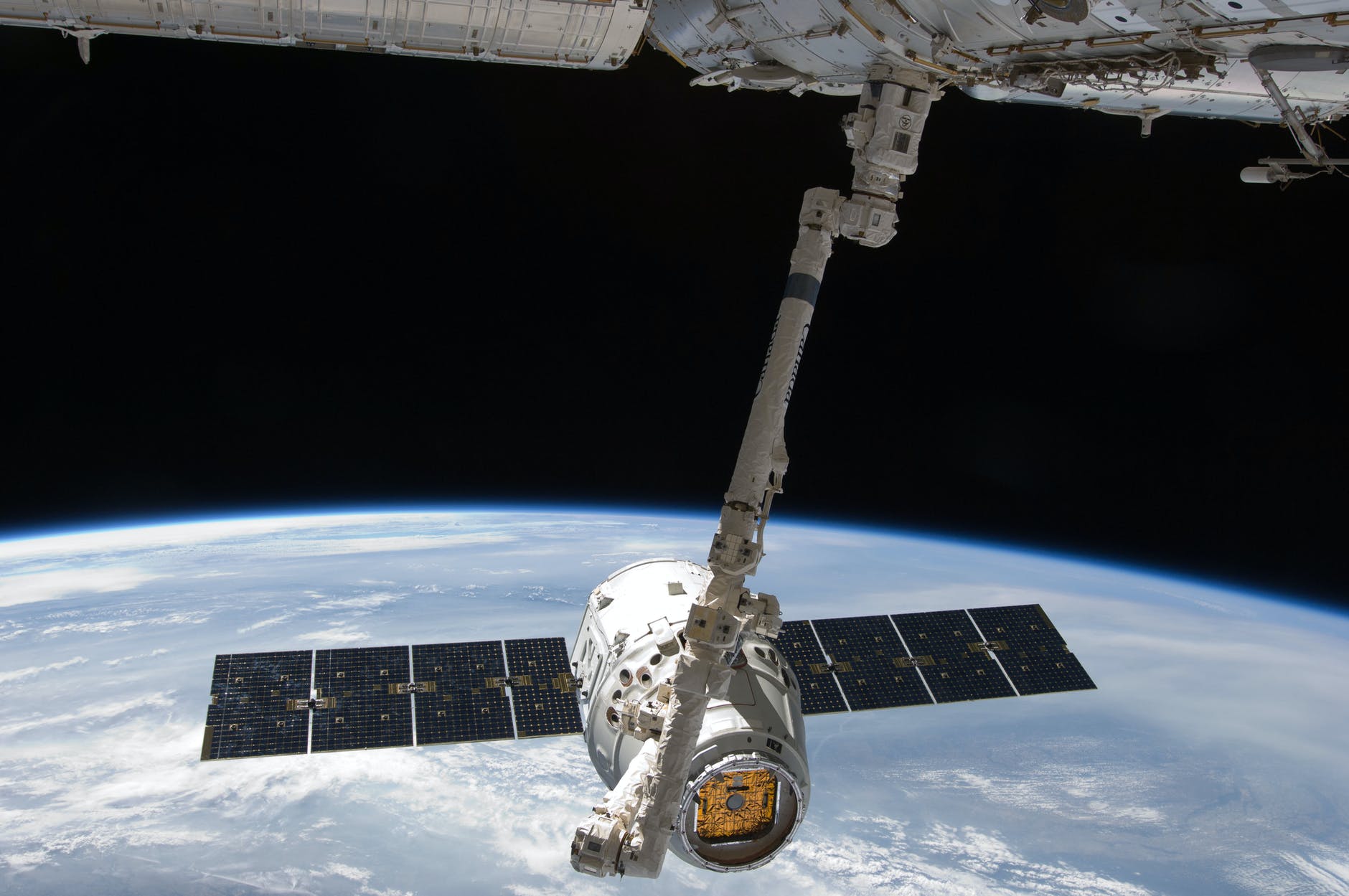 The Daily Dose: Testing shortages in the UK; A grim milestone in the US; The ISS dodges space pollution.
