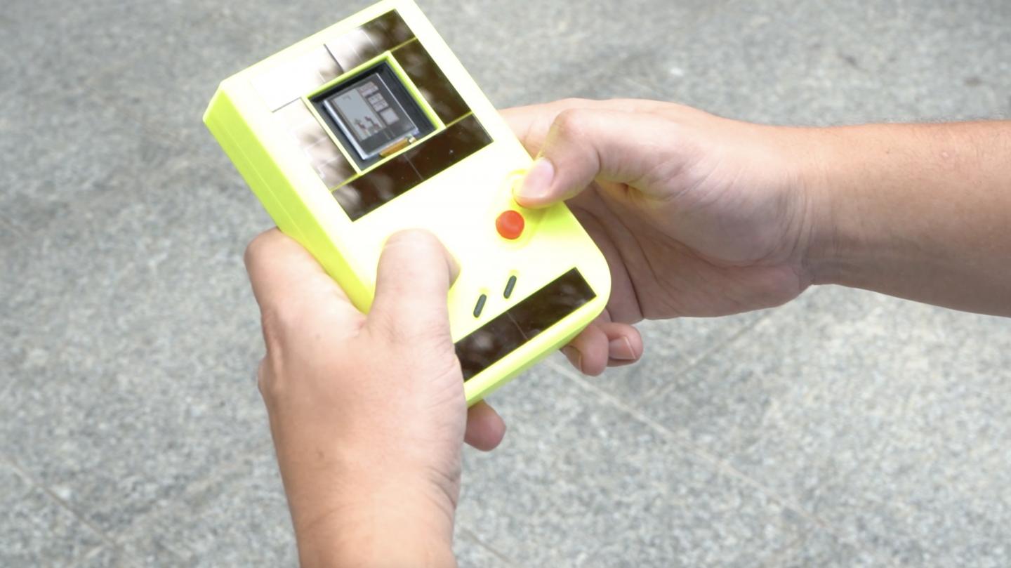 this BATTERY-free, energy harvesting Game Boy may be the future
