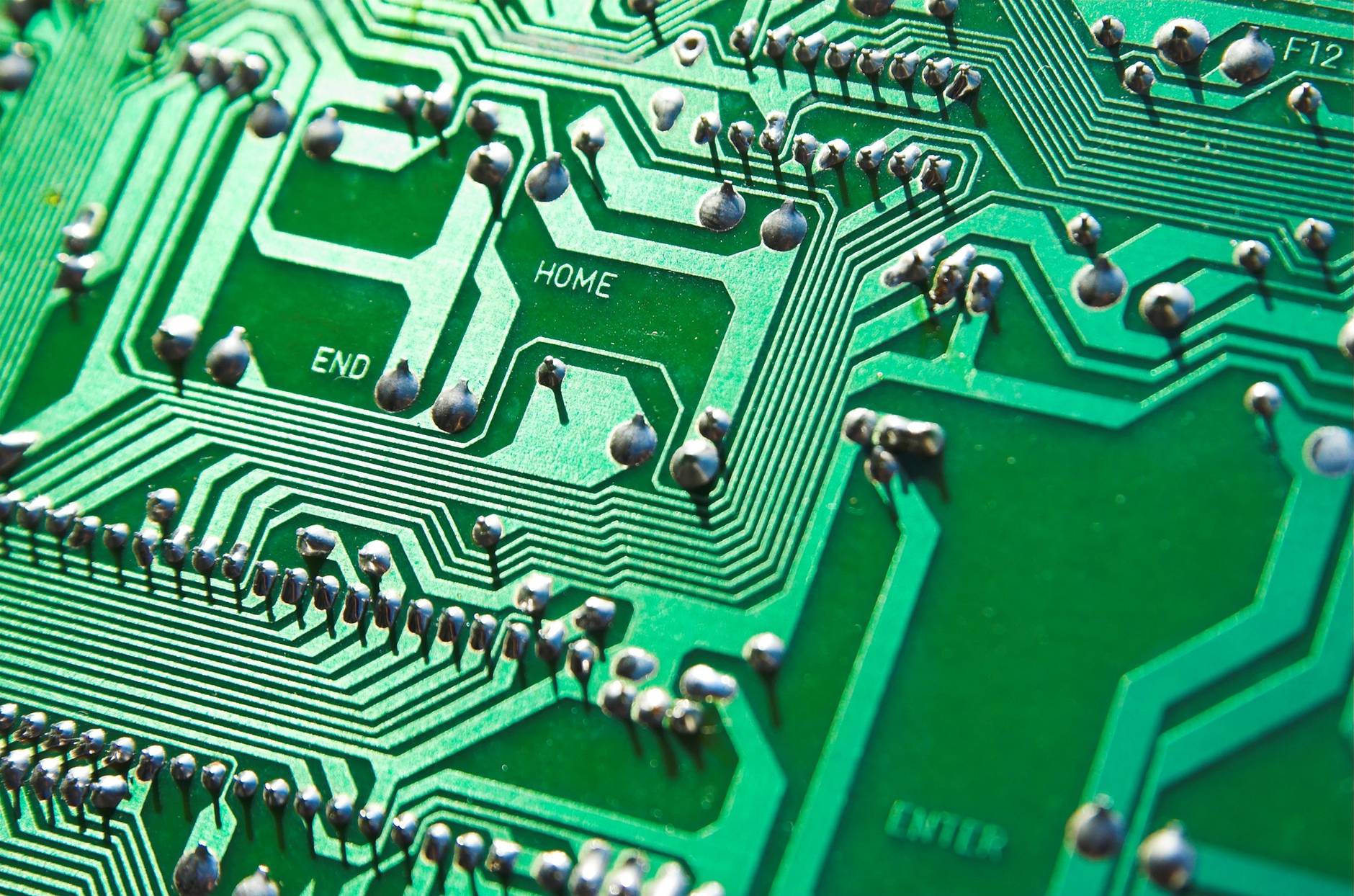 Cell-on-a-chip can mimic cellular biochemical reactions.