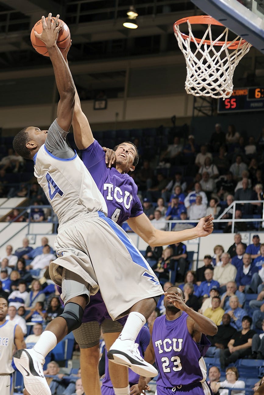 Neuroscientists turn to March Madness to study surprise.