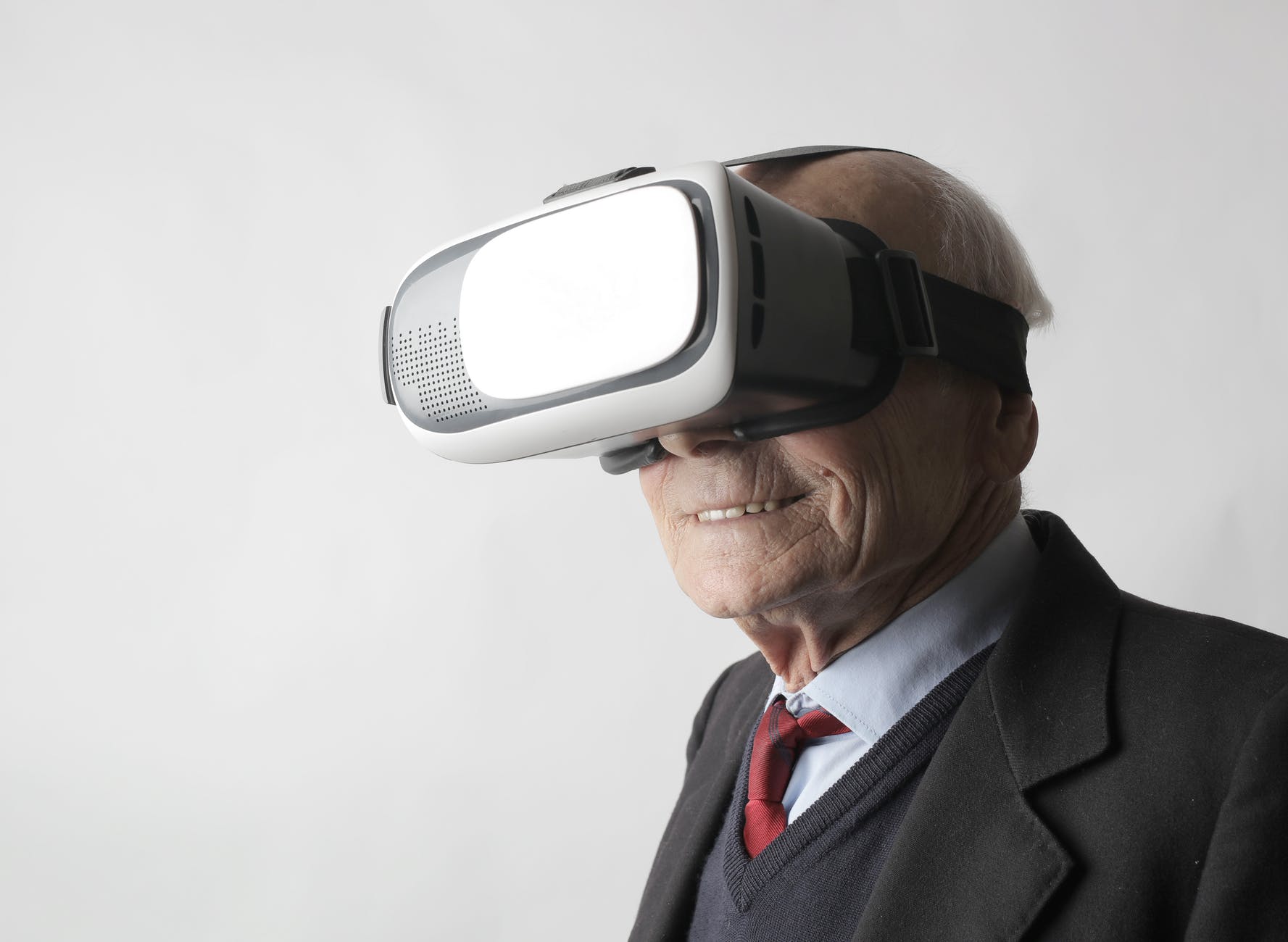 Virtual reality can help combat apathy in old age.