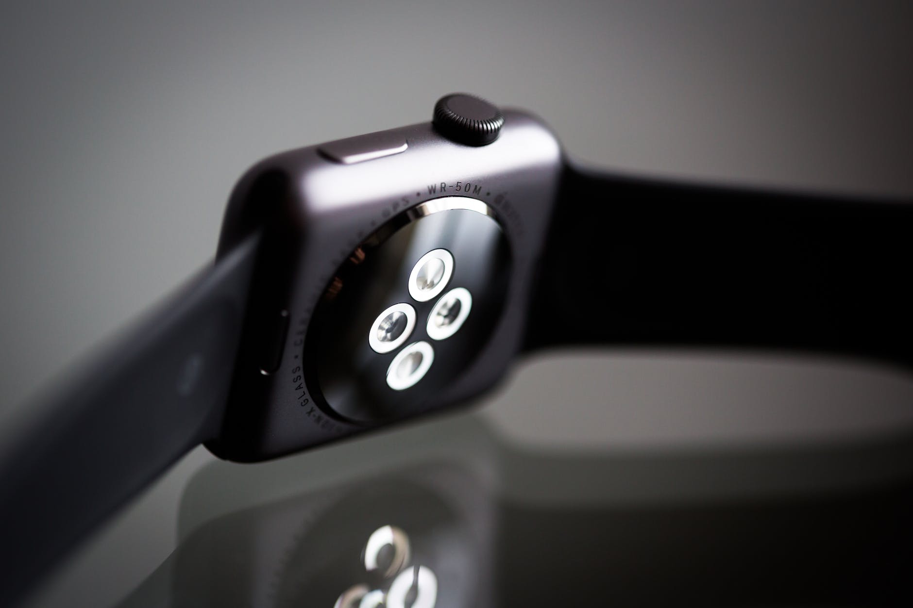 Wearable devices can identify COVID-19 cases.