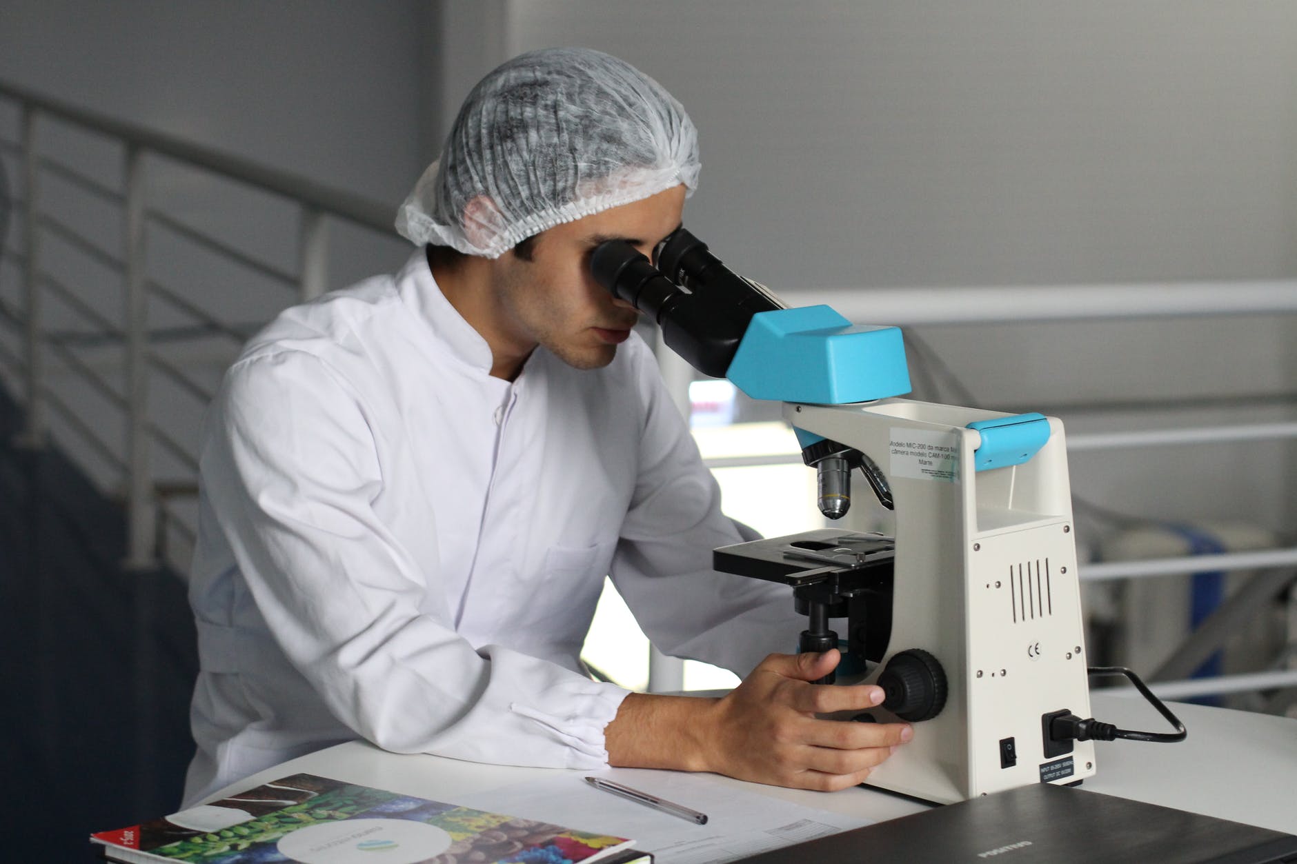 Hydrogel puts cancer cells in reverse in lab experiment.