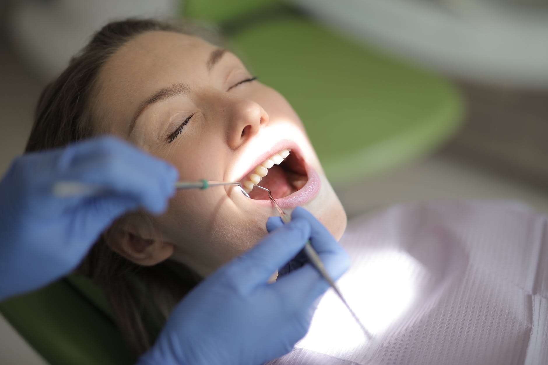 Cells underneath enamel are responsible for cold sensitive teeth.
