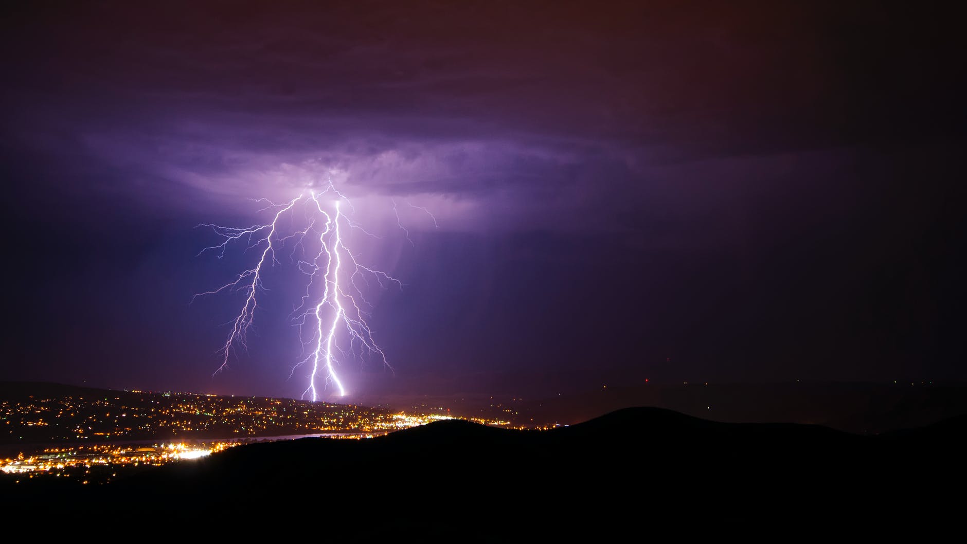 SCIENCE IN THE NEWS: Lifeguard killed by lightning strike on Jersey Shore beach.