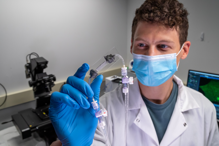 Fractured artificial rock helps crack a 54-year-old mystery.