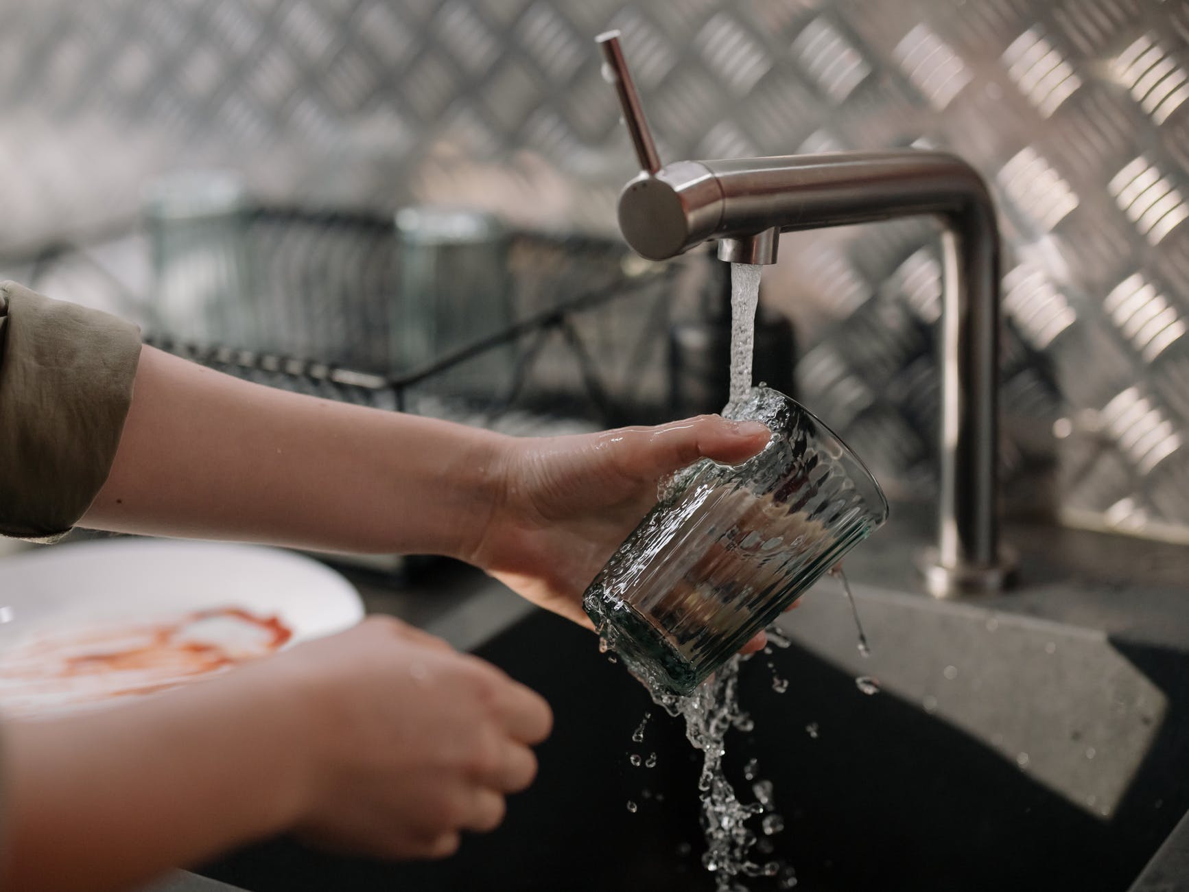 DAILY DOSE: Merck Covid-19 treatment approved in U.K.; U.S. tap water deadly in the long term, report.