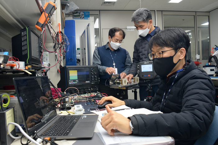 ETRI developed a radar sensor for finding people at disaster sites.