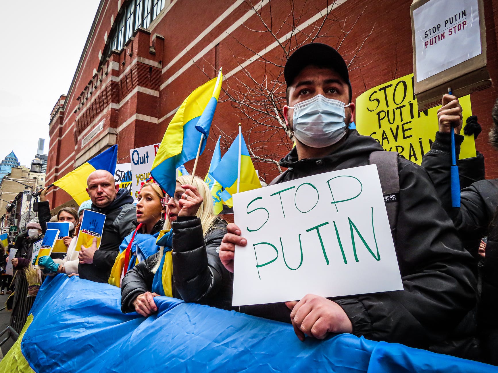 DAILY DOSE: International scientists speak out against Ukraine invasion; Rampant corruption at the EPA.