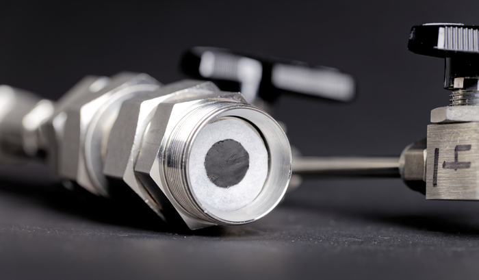 Low-cost battery-like device absorbs CO2 emissions while it charges.