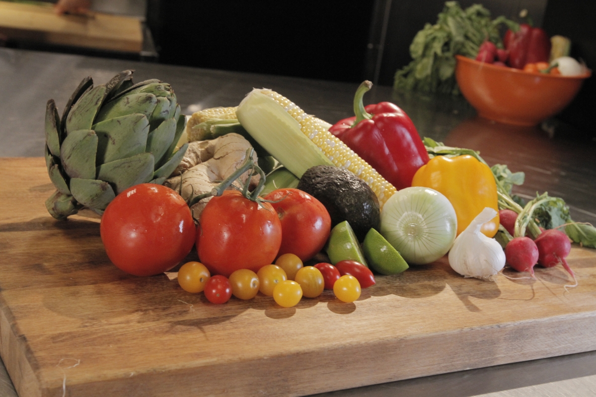 Study finds dieters may overestimate the healthiness of their eating habits.