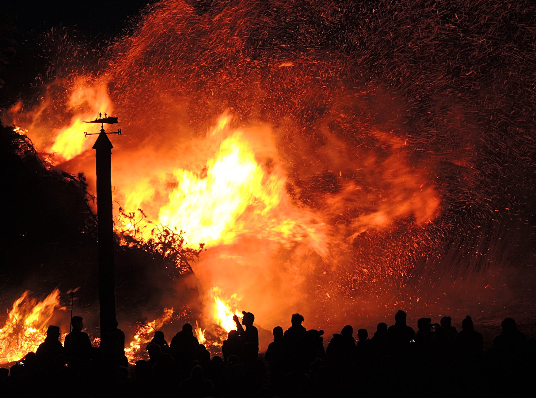 Researchers design model that predicts which buildings will survive wildfire.