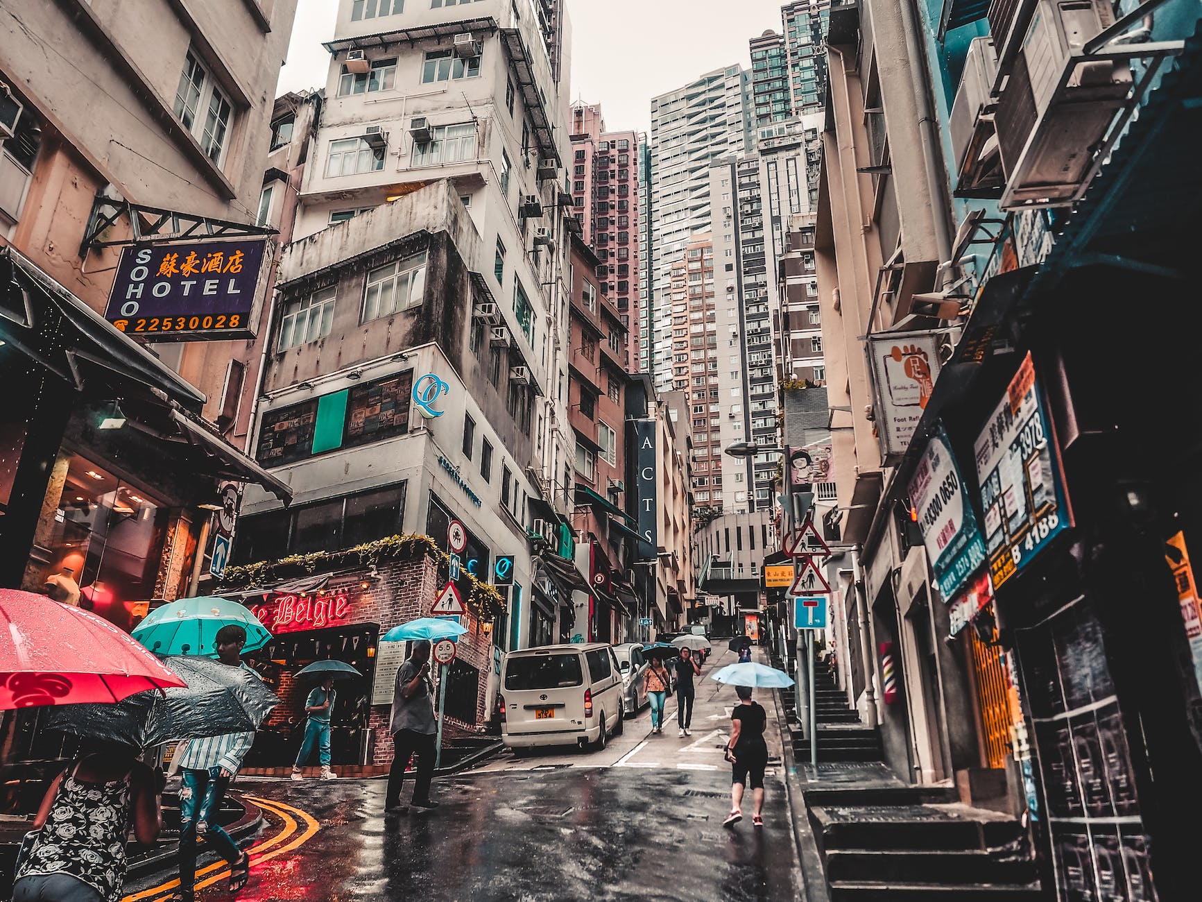 DAILY DOSE: Heaviest rainfall in 140 years hits Hong Kong; How to combat those time-sucking YouTube algorithms.