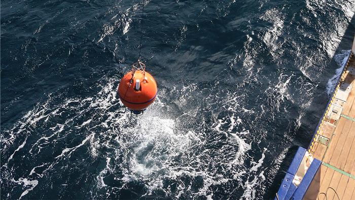 Close connectivity within the North Atlantic Current system identified