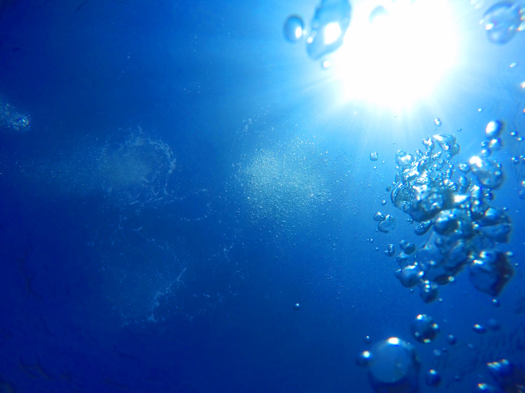 Ocean can transport microplastics into the atmosphere.
