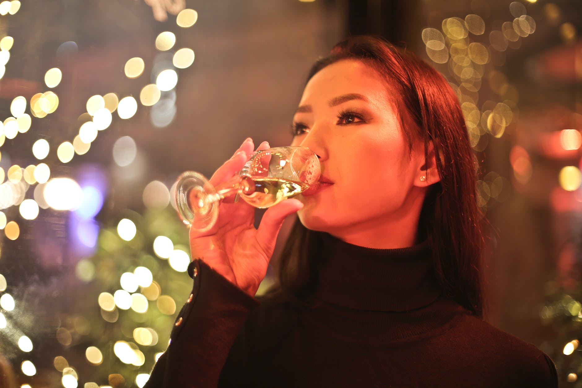Champagne bubbles: They’re not just about carbon dioxide.
