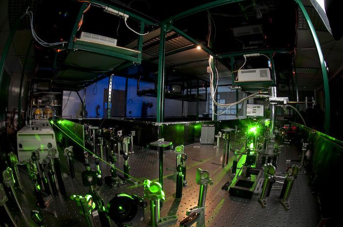 Ultrafast lasers map electrons ‘going ballistic’ in graphene, with implications for next-gen electronic devices