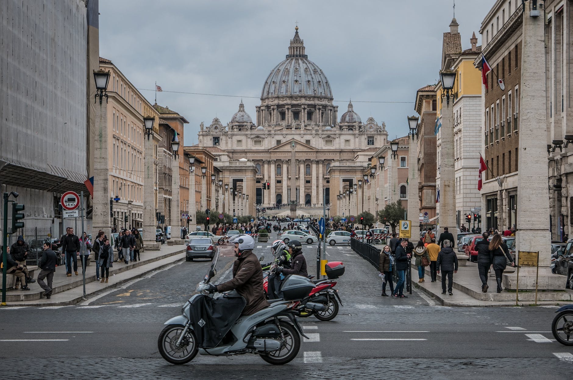 DAILY DOSE: The Vatican’s AI expert is a Franciscan monk; Smear campaign against lab grown meat.