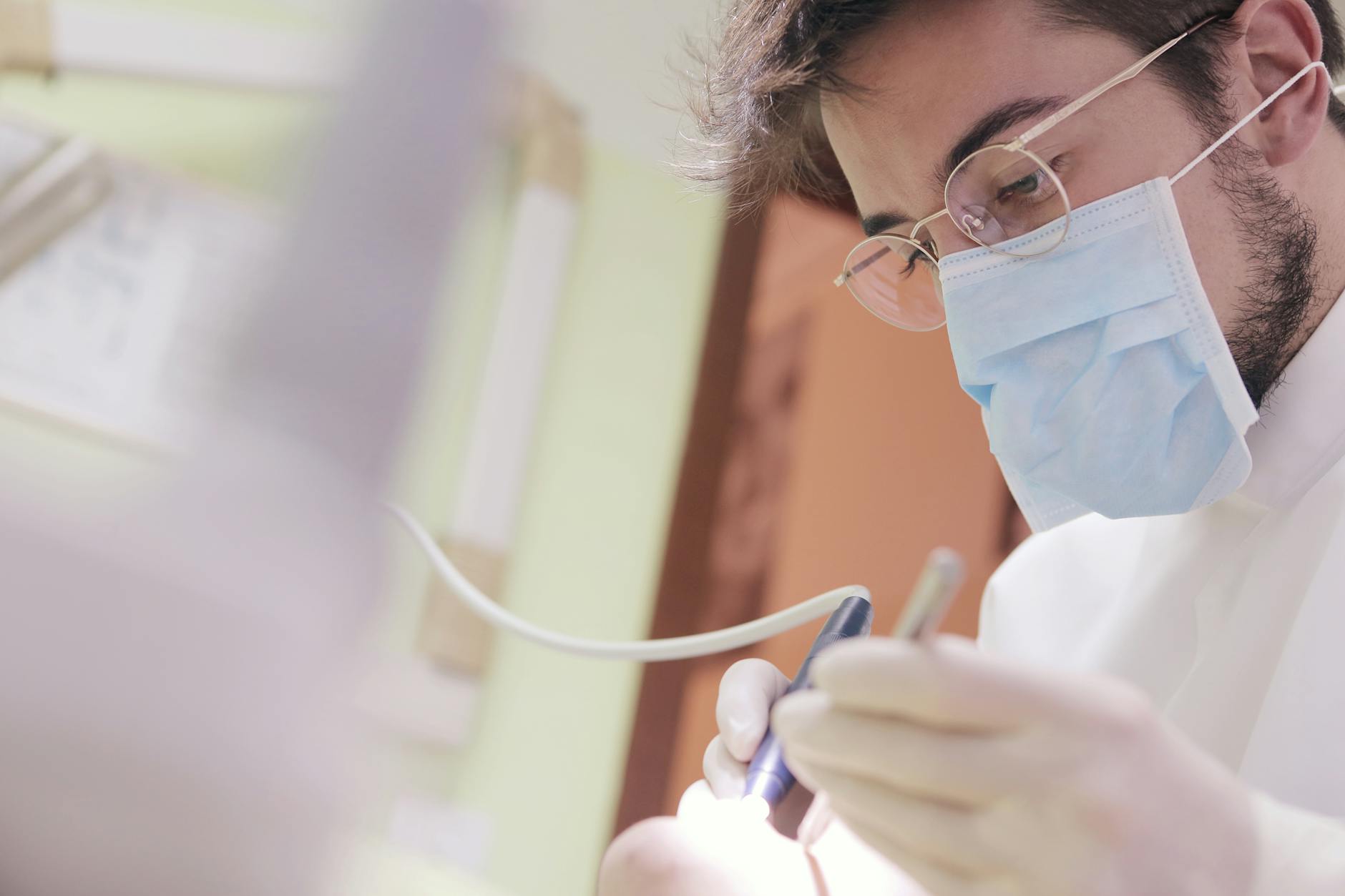Clinicians could be fooled by biased AI, despite explanations.