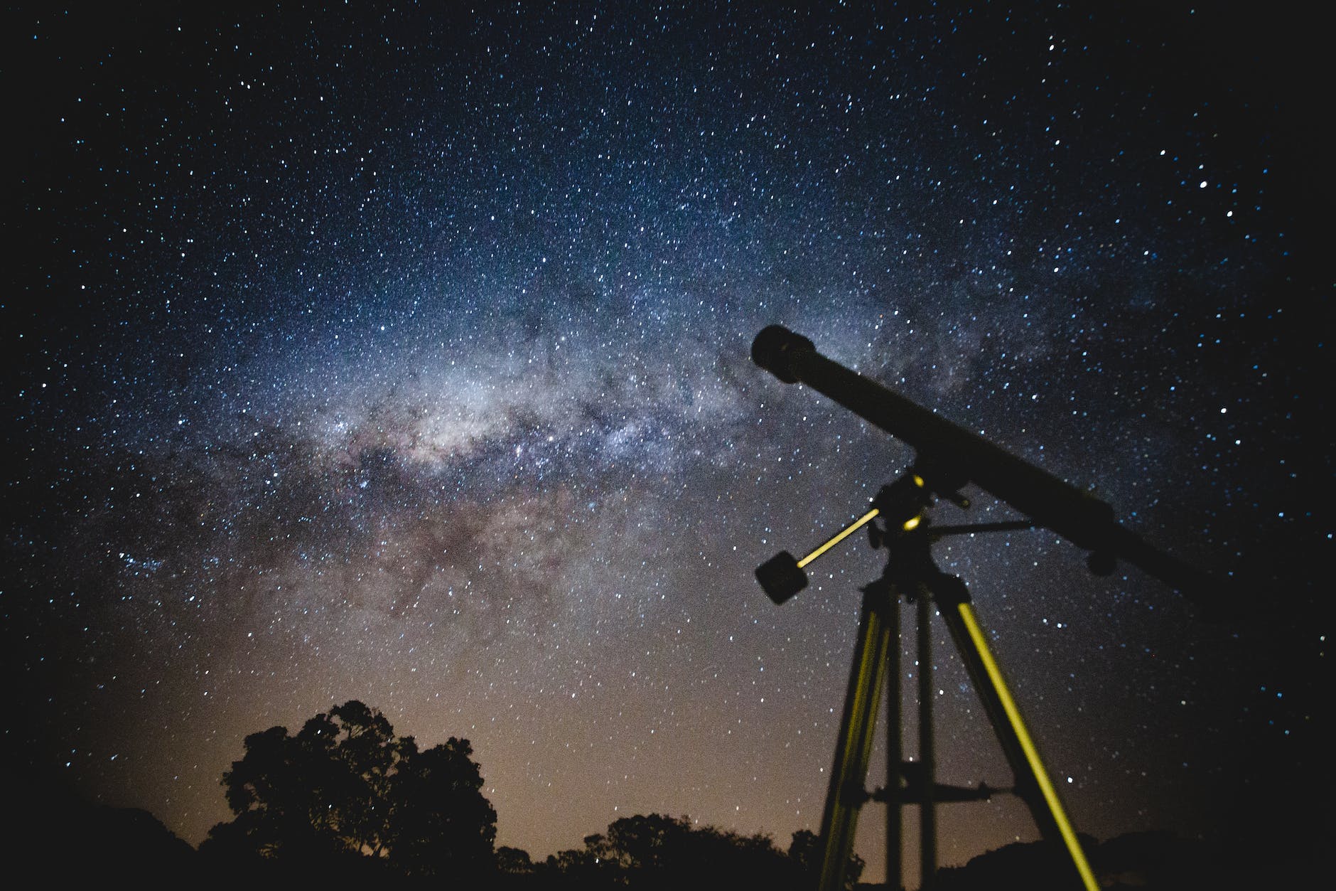 Researchers discover cosmic dust storms from Type Ia supernova.