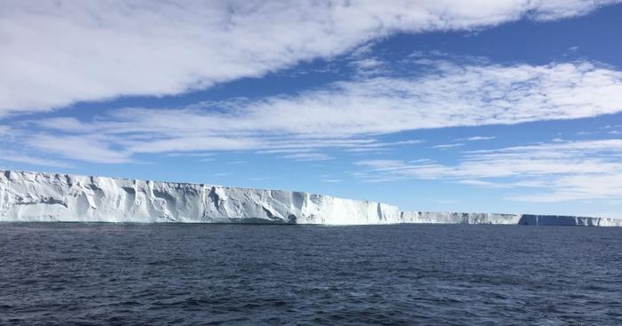 Ocean currents threaten to collapse Antarctic ice shelves