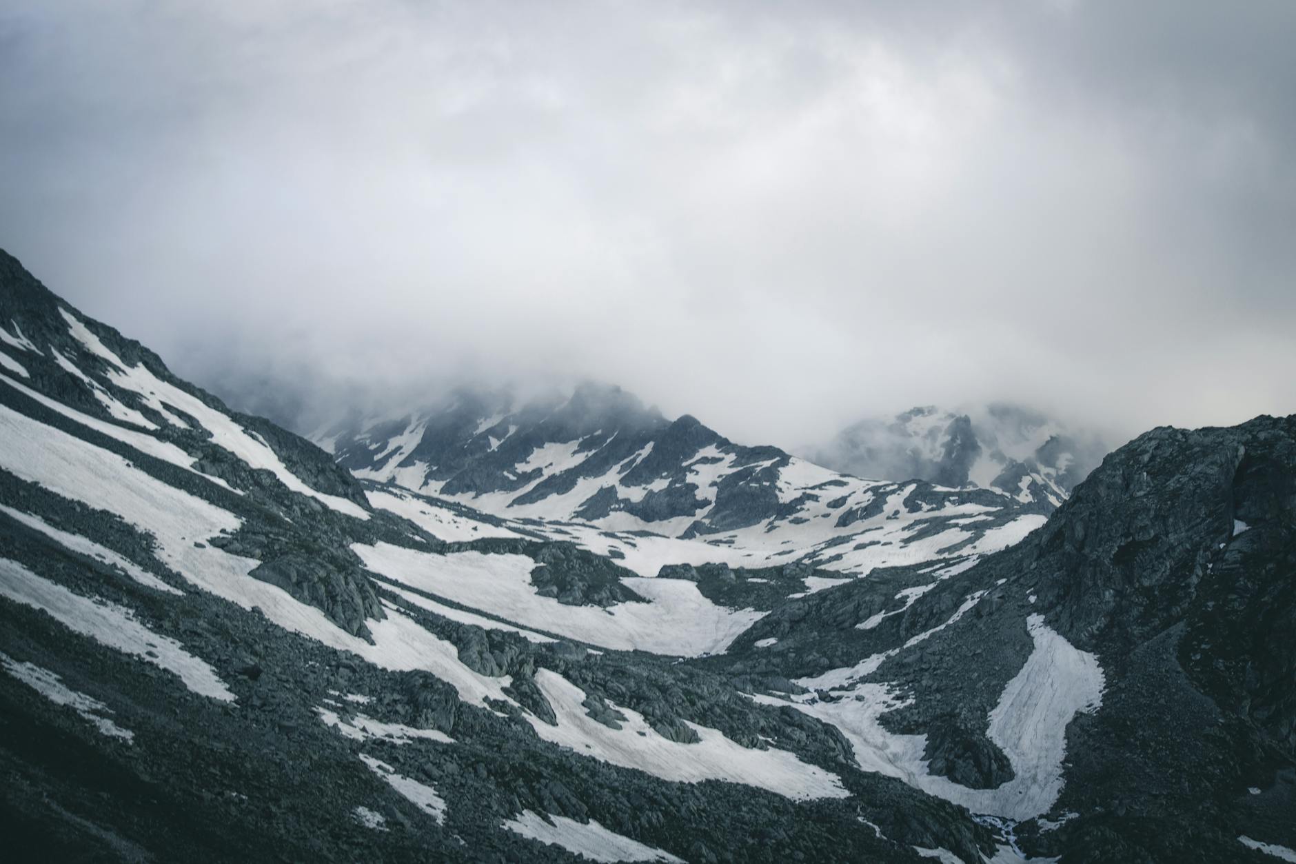 Climate Warming Is Reshaping Snow Droughts in Xinjiang