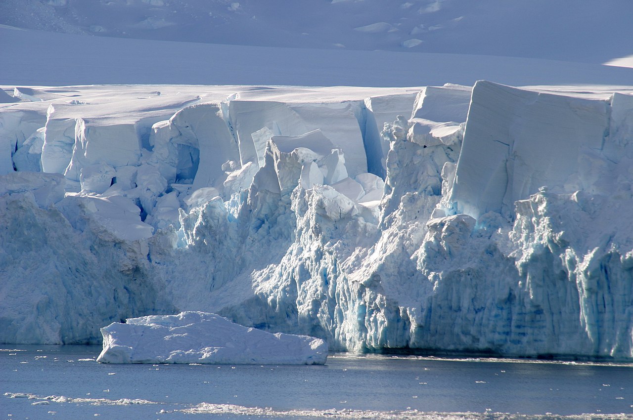 Ice shelves fracture under weight of meltwater lakes