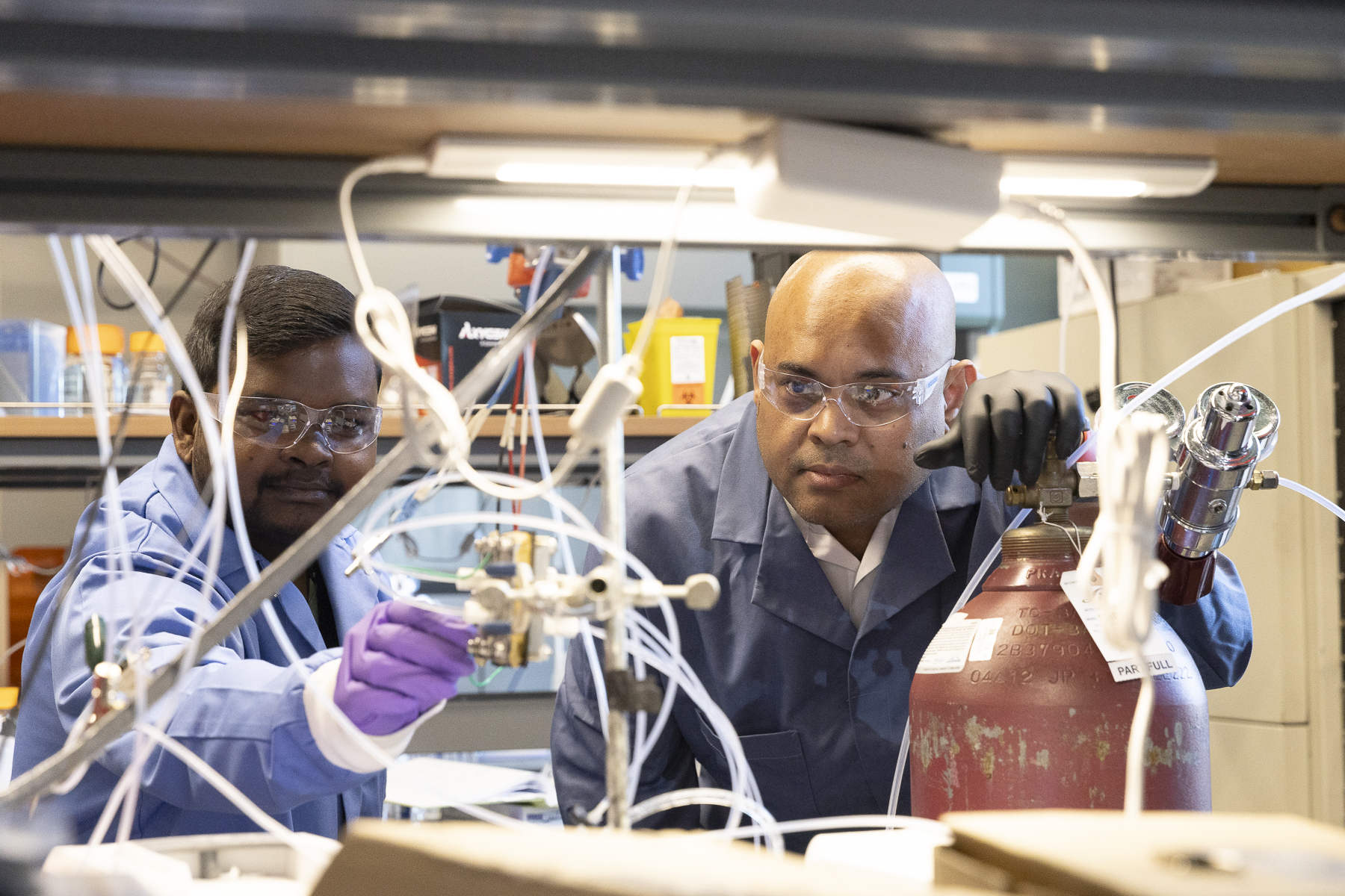 New method makes hydrogen from solar power and agricultural waste