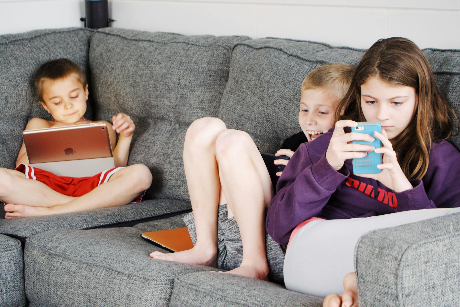 Kids in families with too much screen time struggle with language skills