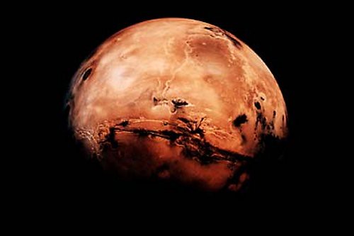 Explaining persistent hydrogen in Mars’ atmosphere