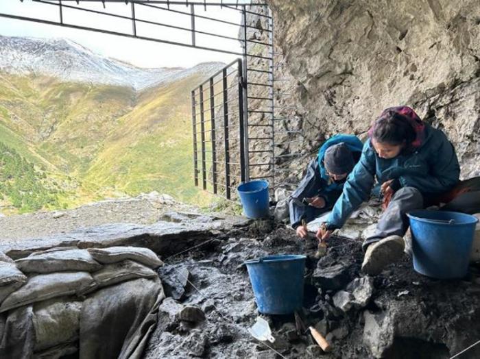 Above 2,000 meters: Cova 338 redefines Pyrenean prehistory