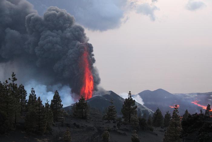 Scientists uncover magma heating effect that influences how volcanoes erupt